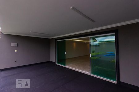 Casa de condomínio para alugar com 480m², 5 quartos e 3 vagas Casa de condomínio para alugar com 480m², 5 quartos e 3 vagasVaranda - Sala Estar