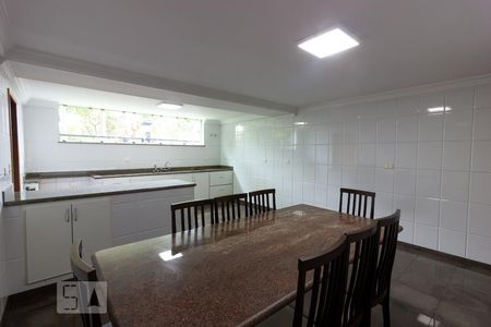 Casa de condomínio para alugar com 480m², 5 quartos e 3 vagas Casa de condomínio para alugar com 480m², 5 quartos e 3 vagasSala de almoço e Cozinha