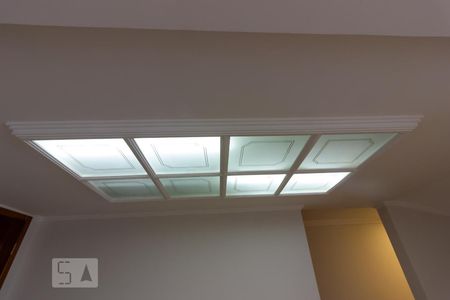 Casa de condomínio para alugar com 480m², 5 quartos e 3 vagas Casa de condomínio para alugar com 480m², 5 quartos e 3 vagasDetalhe - Sala