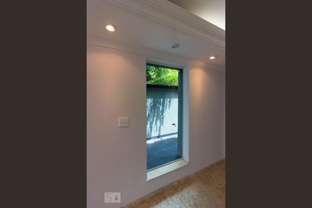 Casa de condomínio para alugar com 480m², 5 quartos e 3 vagas Casa de condomínio para alugar com 480m², 5 quartos e 3 vagasDetalhe - Sala