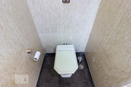 Casa de condomínio para alugar com 480m², 5 quartos e 3 vagas Casa de condomínio para alugar com 480m², 5 quartos e 3 vagasLavabo 2