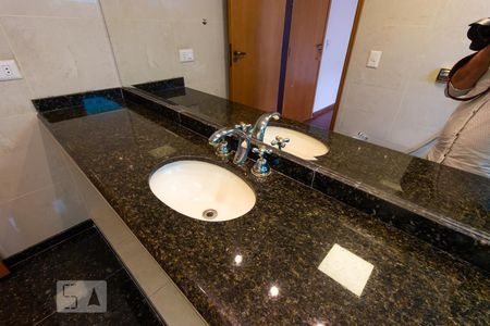 Casa de condomínio para alugar com 480m², 5 quartos e 3 vagas Casa de condomínio para alugar com 480m², 5 quartos e 3 vagasBanheiro - Suite 4