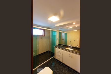 Casa de condomínio para alugar com 480m², 5 quartos e 3 vagas Casa de condomínio para alugar com 480m², 5 quartos e 3 vagasBanheiro - Suite 5