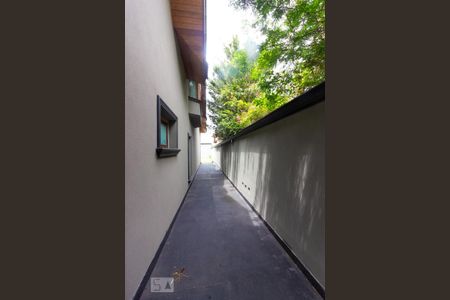 Casa de condomínio para alugar com 480m², 5 quartos e 3 vagas Casa de condomínio para alugar com 480m², 5 quartos e 3 vagasCorredor Lateral