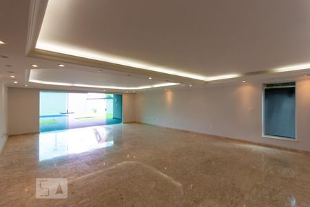 Casa de condomínio para alugar com 480m², 5 quartos e 3 vagas Casa de condomínio para alugar com 480m², 5 quartos e 3 vagasSala Estar e Jantar