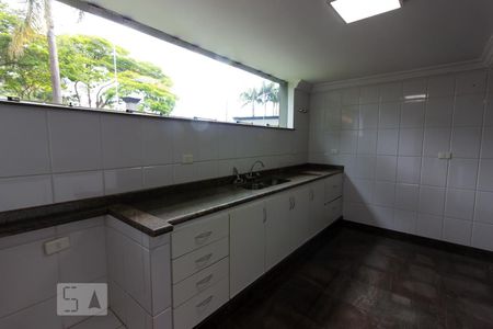 Casa de condomínio para alugar com 480m², 5 quartos e 3 vagas Casa de condomínio para alugar com 480m², 5 quartos e 3 vagasSala de almoço e Cozinha