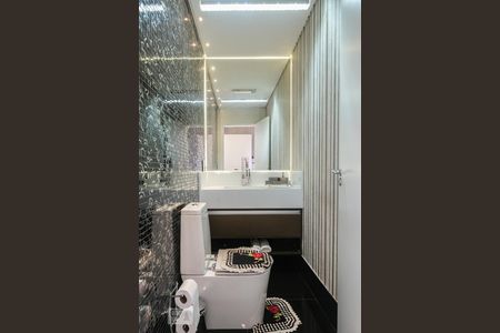 Lavabo de casa de condomínio à venda com 4 quartos, 160m² em Conjunto Residencial Santa Terezinha, São Paulo