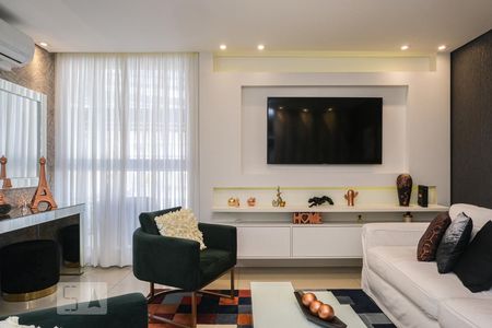 Sala de casa de condomínio à venda com 4 quartos, 160m² em Conjunto Residencial Santa Terezinha, São Paulo