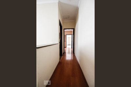 Corredor de casa para alugar com 3 quartos, 170m² em Chácara Inglesa, São Paulo