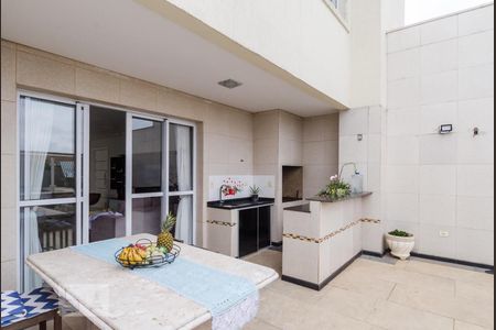 Apartamento à venda com 239m², 4 quartos e 4 vagas Apartamento à venda com 239m², 4 quartos e 4 vagasPiscina e churrasqueira