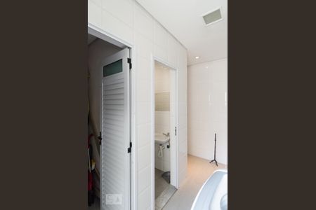 Apartamento à venda com 239m², 4 quartos e 4 vagas Apartamento à venda com 239m², 4 quartos e 4 vagasÁrea de serviço