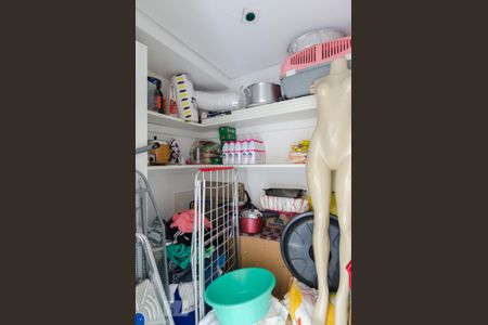 Apartamento à venda com 239m², 4 quartos e 4 vagas Apartamento à venda com 239m², 4 quartos e 4 vagasQuarto de serviço