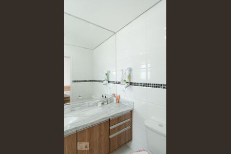 Apartamento à venda com 239m², 4 quartos e 4 vagas Apartamento à venda com 239m², 4 quartos e 4 vagasBanheiro da suíte 3