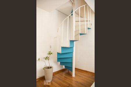 Sala - escada de acesso a cobertura de apartamento à venda com 4 quartos, 110m² em Santa Cruz Industrial, Contagem