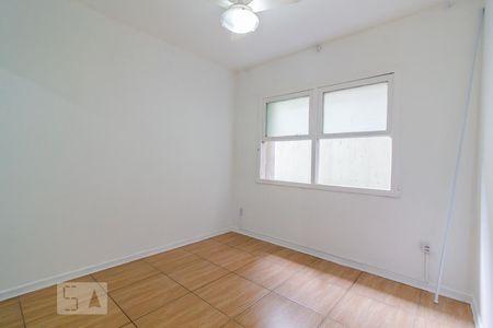 Sala/Quarto de kitnet/studio para alugar com 1 quarto, 30m² em Centro Histórico, Porto Alegre