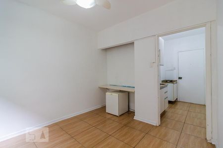 Sala/Quarto de kitnet/studio para alugar com 1 quarto, 30m² em Centro Histórico, Porto Alegre