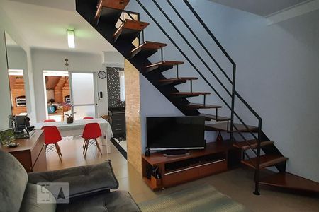 Casa de condomínio à venda com 86m², 2 quartos e 2 vagasSala