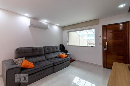 Sala de Estar de casa à venda com 2 quartos, 125m² em Parque Maria Domitila, São Paulo