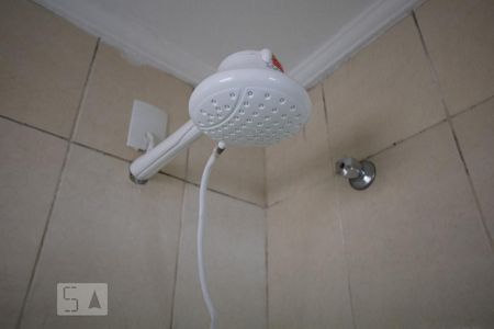 Chuveiro da suíte de casa para alugar com 2 quartos, 120m² em Vila Formosa, São Paulo