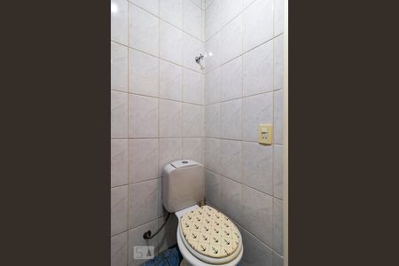 Casa à venda com 285m², 3 quartos e 5 vagas Casa à venda com 285m², 3 quartos e 5 vagasBanheiro da Edícula