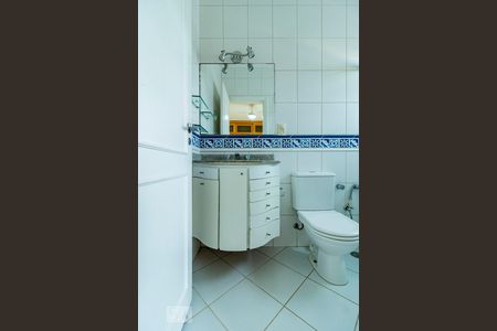 Casa à venda com 285m², 3 quartos e 5 vagas Casa à venda com 285m², 3 quartos e 5 vagasBanheiro da Suíte 1