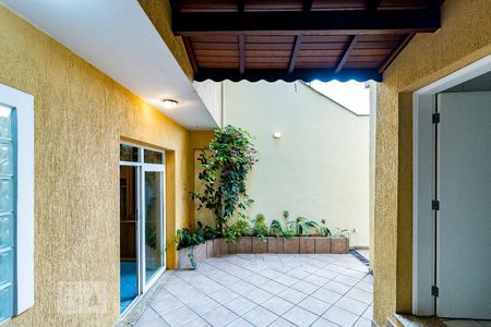 Casa à venda com 285m², 3 quartos e 5 vagas Casa à venda com 285m², 3 quartos e 5 vagasÁrea Externa