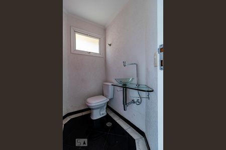 Casa à venda com 285m², 3 quartos e 5 vagas Casa à venda com 285m², 3 quartos e 5 vagasLavabo