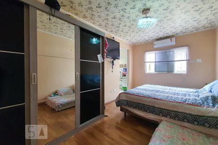 Suíte de casa à venda com 4 quartos, 240m² em Vila Brasílio Machado, São Paulo