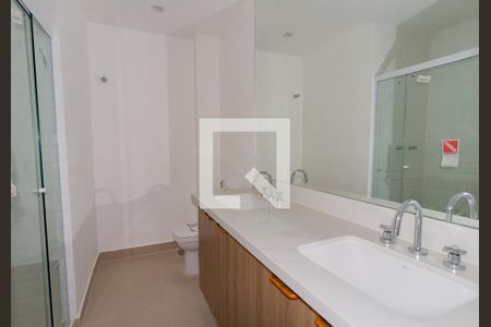 Banheiro da suíte  de apartamento para alugar com 3 quartos, 125m² em Leblon, Rio de Janeiro