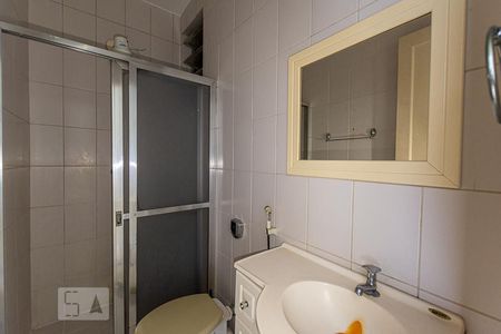 Banheiro de apartamento à venda com 2 quartos, 54m² em São Francisco, Niterói