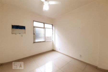 Sala de apartamento para alugar com 2 quartos, 38m² em Cascadura, Rio de Janeiro