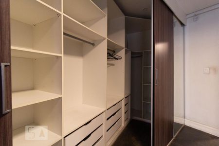 Closet de apartamento para alugar com 1 quarto, 40m² em Santa Efigênia, São Paulo