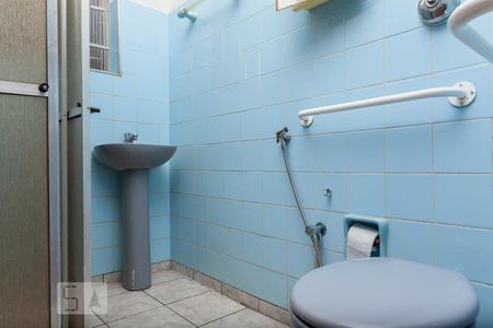 Banheiro de casa para alugar com 2 quartos, 55m² em Nossa Senhora Aparecida, Uberlândia