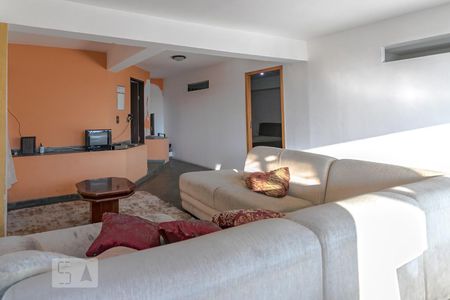 Sala de casa para alugar com 15 quartos, 600m² em Vila Natal, Mogi das Cruzes