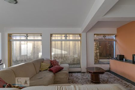 Sala de casa para alugar com 15 quartos, 600m² em Vila Natal, Mogi das Cruzes