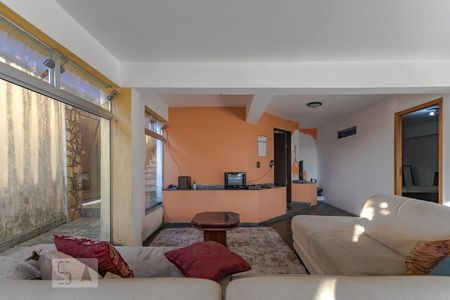 Sala de casa para alugar com 15 quartos, 600m² em Vila Natal, Mogi das Cruzes