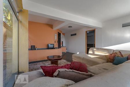 Sala de casa para alugar com 15 quartos, 600m² em Vila Natal, Mogi das Cruzes