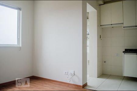 Sala de apartamento para alugar com 2 quartos, 50m² em Capão Raso, Curitiba