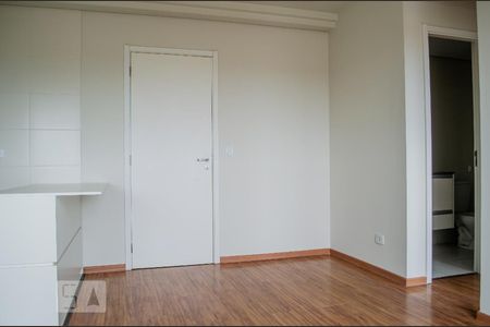 Sala de apartamento para alugar com 2 quartos, 50m² em Capão Raso, Curitiba