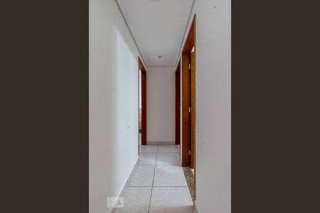Corredor de apartamento à venda com 3 quartos, 70m² em Vila Carmosina, São Paulo