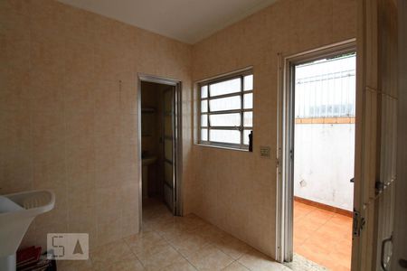 Casa para alugar com 271m², 4 quartos e 5 vagas Casa para alugar com 271m², 4 quartos e 5 vagasÁrea de Serviço 1
