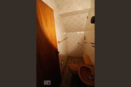 Casa para alugar com 271m², 4 quartos e 5 vagas Casa para alugar com 271m², 4 quartos e 5 vagasBanheiro da garagem