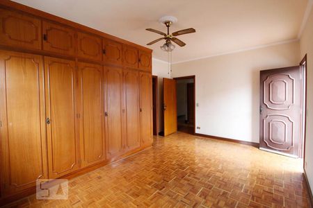 Casa para alugar com 271m², 4 quartos e 5 vagas Casa para alugar com 271m², 4 quartos e 5 vagasSuíte