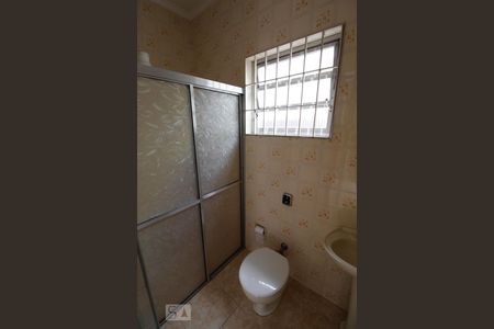 Casa para alugar com 271m², 4 quartos e 5 vagas Casa para alugar com 271m², 4 quartos e 5 vagasBanheiro de Serviço