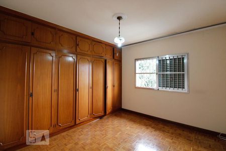 Casa para alugar com 271m², 4 quartos e 5 vagas Casa para alugar com 271m², 4 quartos e 5 vagasQuarto 2
