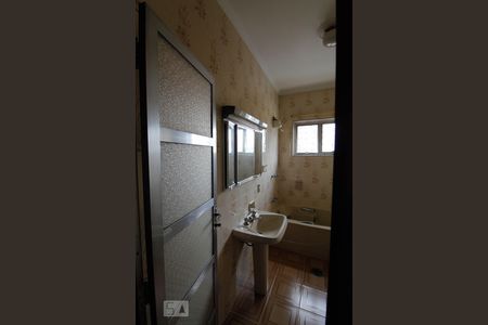 Casa para alugar com 271m², 4 quartos e 5 vagas Casa para alugar com 271m², 4 quartos e 5 vagasBanheiro da Suíte