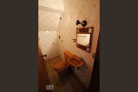 Casa para alugar com 271m², 4 quartos e 5 vagas Casa para alugar com 271m², 4 quartos e 5 vagasBanheiro da garagem