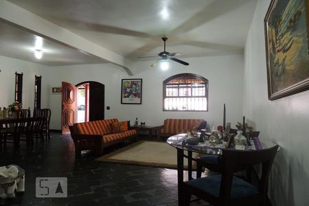 Sala de casa à venda com 4 quartos, 300m² em Freguesia de Jacarepaguá, Rio de Janeiro