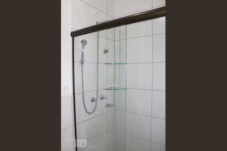Banheiro de apartamento à venda com 2 quartos, 48m² em Morro Santana, Porto Alegre