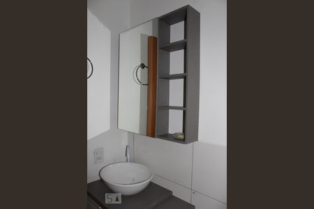 Banheiro de apartamento para alugar com 2 quartos, 48m² em Morro Santana, Porto Alegre